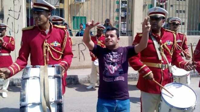  بالفيديو| فرقة موسيقية عسكرية تجوب شوارع كفر الشيخ لحث المواطنين على المشاركة 