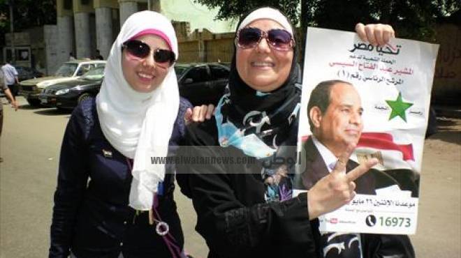 سيدة أربعينية أرادت أن تكفر عن ذنبها باختيار مرسي.. فذهبت إلى لجان الانتخاب