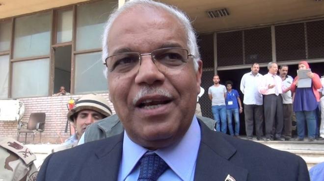 محافظ القاهرة يقود حملة لإزالة الأكشاك المخالفة أمام المسرح القومي