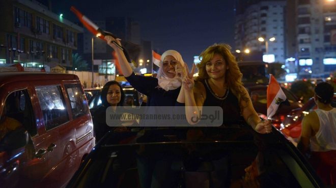  احتفالات لأنصار السيسي بميادين وشوارع مصر فور إغلاق أبواب اللجان