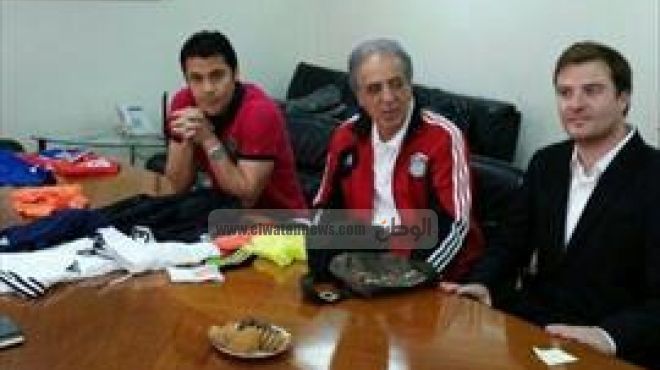 بالصور | مصر بالأبيض كاملاً وتشيلي بالأحمر والأزرق في مباراة الفجر