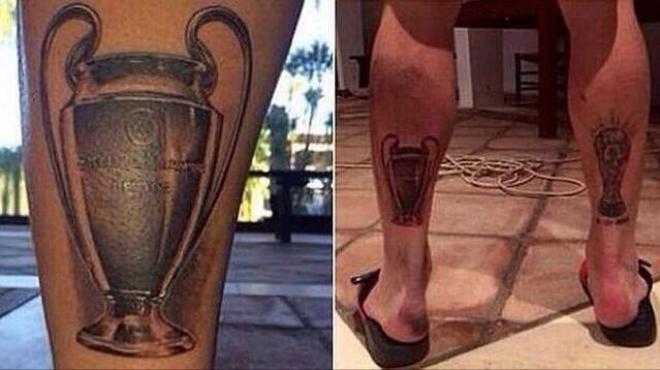 راموس يرسم على قدميه كأس العالم وكأس دوري أبطال اوروبا
