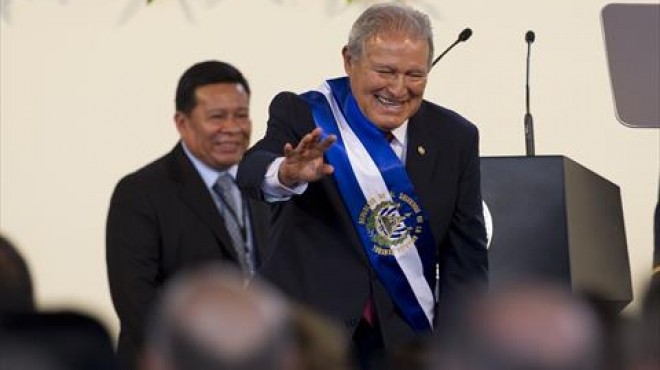 رجل حرب العصابات السابق يؤدي اليمين الدستورية لرئاسة السلفادور