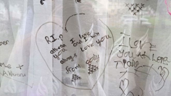  بالصور| طفلة مريضة بالسرطان تترك رسالة من 3 آلاف كلمة لأسرتها خلف المرآة 