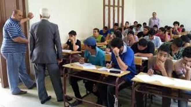  مدير إدارة طور سيناء التعليمية يتفقد امتحانات الدور الثاني للشهادتين الابتدائية والإعدادية 