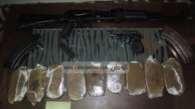 ضبط بندقية آلية و3 كيلو خشخاش مخدر بحوزة فلاح في أسيوط