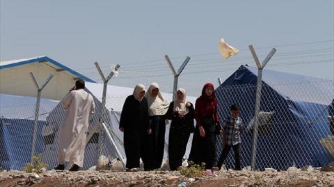 بالصور| مخيمات مؤقتة للاجئين العراقيين الهاربين من بطش 