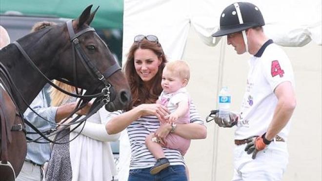 بالصور| الأمير جورج يرهق كيت مديلتون في نزهة العائلة الملكية