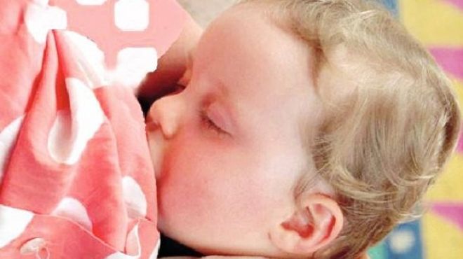 الرضاعة الطبيعية تقي الأطفال من السرطان