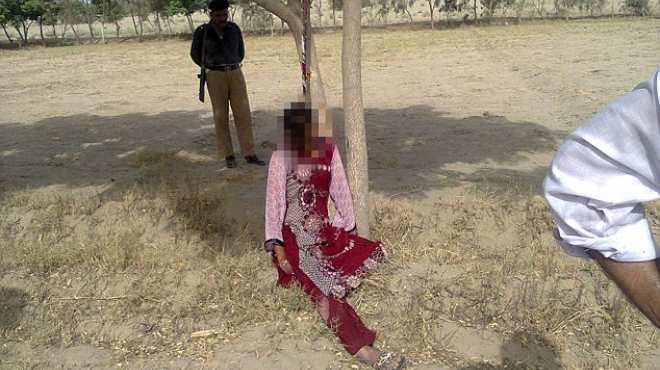 بالصور| على خطى الهند.. اغتصاب فتاة باكستانية وشنقها في شجرة