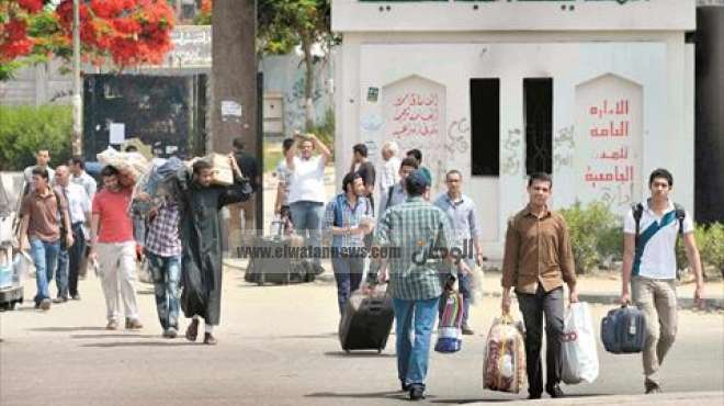 مدن جامعات «القاهرة الكبرى» تخلى 90% من طلابها.. ومدير أمن «مدينة الأزهر» يقترح منع دخول طلاب الكليات النظرية