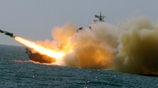 البحرية الروسية  تنجح في إطلاق صاروخ عابر للقارات 