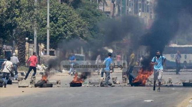  عناصر الإخوان يشعلون الإطارات بطريق محطة السكة الحديد بكفر سعد بدمياط 