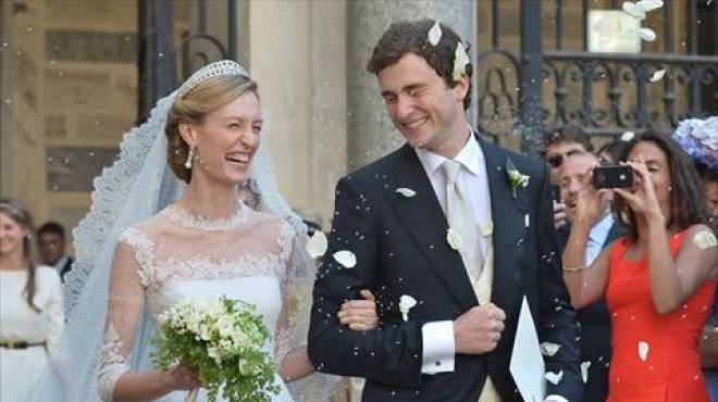 بالصور| زواج ابن شقيقة ملك بلجيكا من صحفية إيطالية في روما
