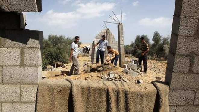 مسؤول فلسطيني: عمال إسرائيليون هدموا 20 قبرا بحجة البناء على أراض مصادرة