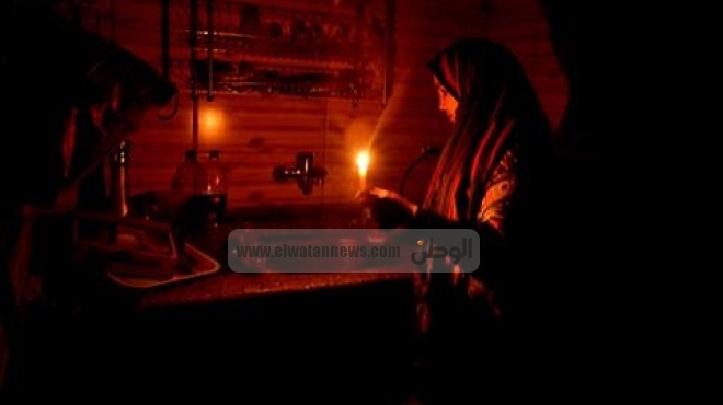 قطع الكهرباء يصل إلى 17 ساعة و«الحنفى»: التفجيرات السبب