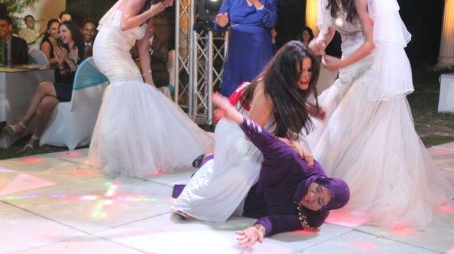سما المصري تعتدي على والدة العروس في 