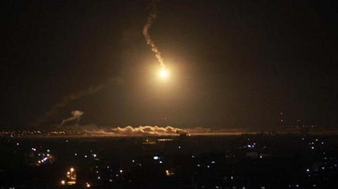 الطيران الحربي الإسرائيلي يستهدف منزل الزهار القيادي البارز في حماس