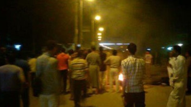 الأهالي يقطعون طريقين بالدقهلية احتجاجا على قطع الكهرباء ونقص التموين