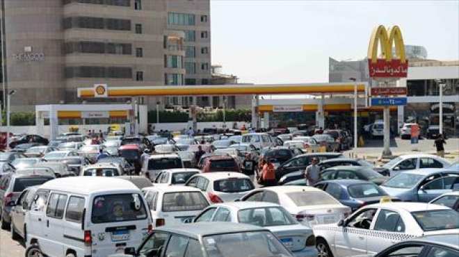  تفاقم أزمة نقص الوقود بالغربية ومشادات بين السائقين وأصحاب المحطات 