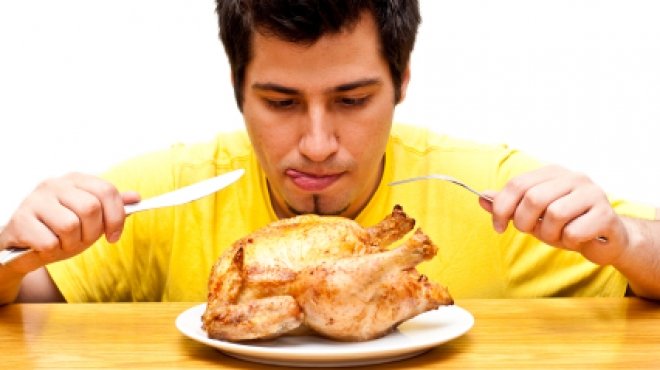 دراسة: تناول المراهقين للدجاج بانتظام يقيهم من سرطان الأمعاء