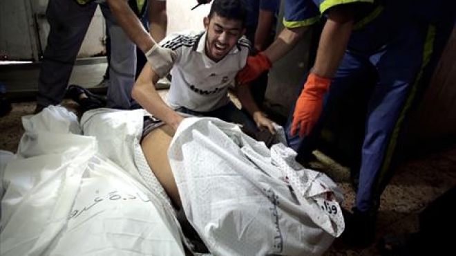 انتشال 10 جثث جديدة لفلسطينيين يرفع حصيلة القصف الإسرائيلي على حي الشجاعية إلى 72 شهيدا