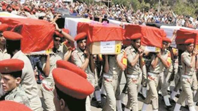 محلب ووزراء الدفاع والداخلية والشباب يتقدمون جنازة شهداء حادث سيناء
