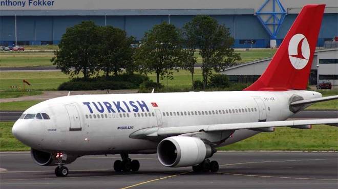 الخطوط الجوية التركية تعلق رحلاتها إلى ليبيا 