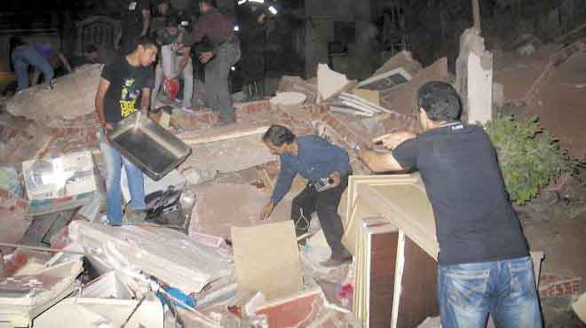 مصرع فلاح ونجله في انهيار منزل قديم حاولا هدم إحدى حوائطه في أبوقرقاص