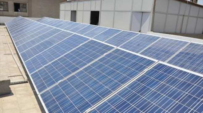محافظ أسيوط يبحث سبل استخدام الطاقة الشمسية في توليد الكهرباء 