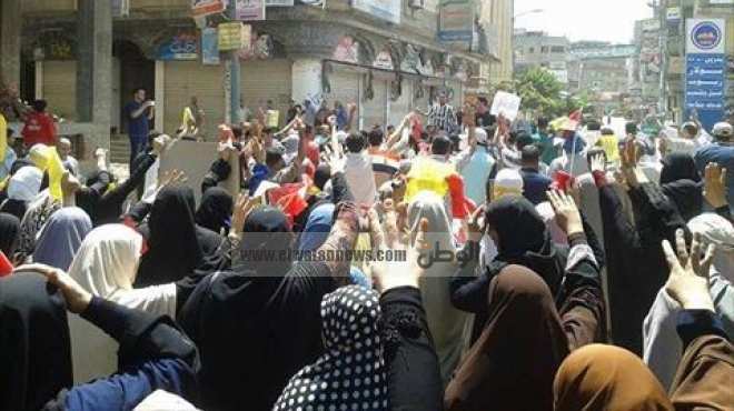 في أول أيام العيد.. وقفة احتجاجية لإخوان دمياط للمطالبة بعودة الرئيس المعزول 