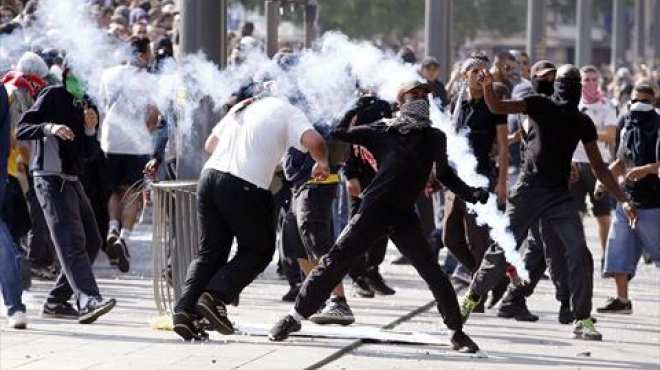 نشر المئات من شرطة مكافحة الشغب قبل مظاهرة مؤيدة لـ