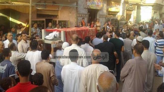 الآلاف يشيعون جثمان سعيد صالح بمسقط رأسه بالمنوفية وسط غياب تام من الفنانين
