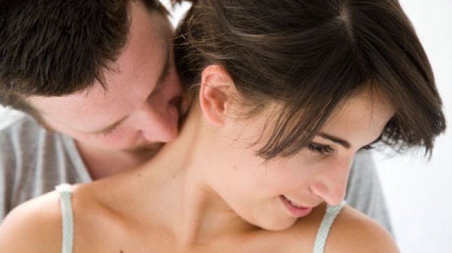 رائحة الجسد الجنسية الطبيعية تنشط العلاقة بين الزوجين