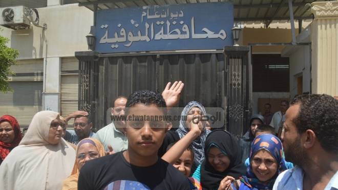  بالصور| أهالي قرية بالمنوفية يتظاهرون احتجاجا على رسوب 352 طالب إعدادي 
