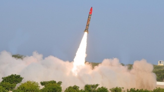 اختبار صاروخ قادر على حمل رؤوس نووية بالهند