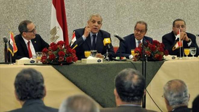 «محلب» للجالية المصرية: مصر تدفع فاتورة كبيرة ضد إرهاب شرس