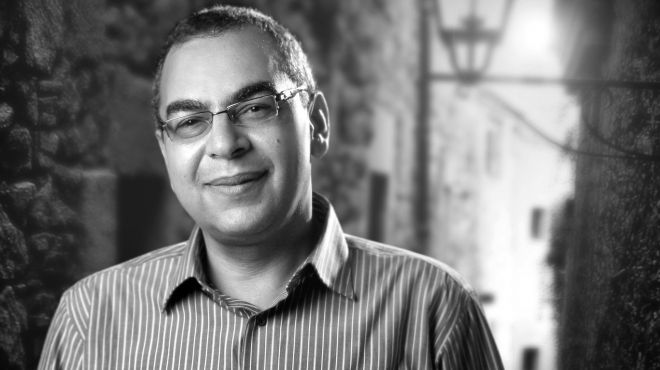 استقرار الحالة الصحية للكاتب أحمد خالد توفيق