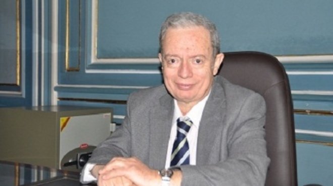 رئيس جامعة عين شمس يستقبل سفير 
