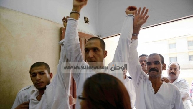 بالصور| المتهمون بالاعتداء على موكب مرسي: الضباط يحرضون على تعذيبنا في السجن