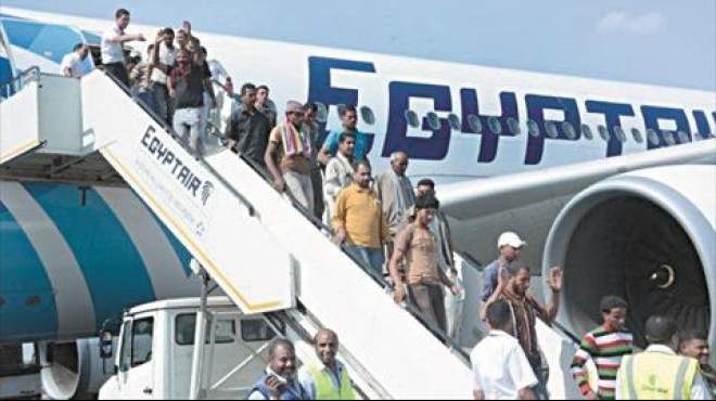 استمرار الجسر الجوي لعودة المصريين من ليبيا.. و9858  يصلون مطار القاهرة