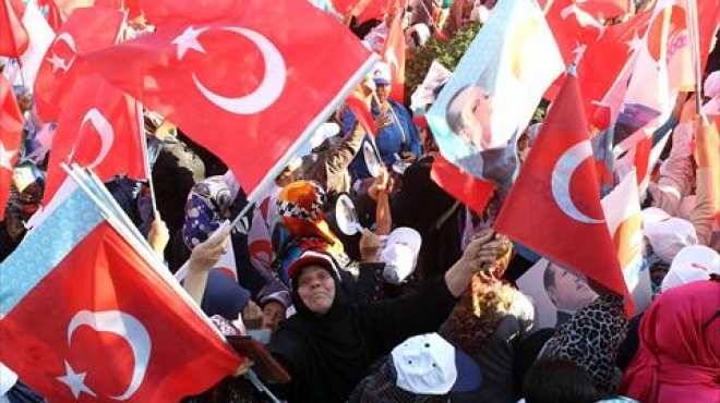 بالصور| أعلام تركيا وصور أردوغان في مسيرة بشوارع 