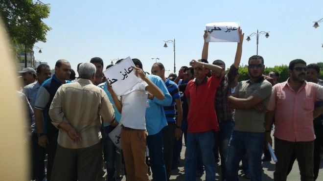  وقفة احتجاجية لعمال محاجر السويس أمام ديوان المحافظة للمطالبة بحقوقهم 