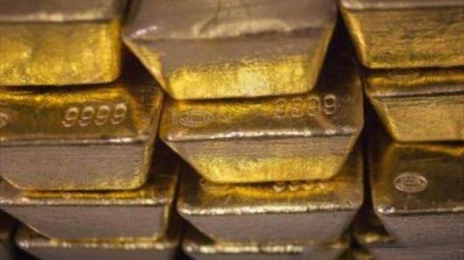 الذهب يتراجع 5 جنيهات بسبب ارتفاع الدولار