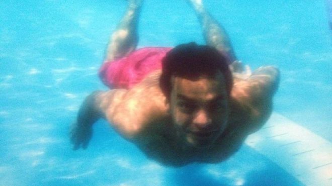 محمد محيي يغازل رامز جلال وهو يغطس تحت الماء
