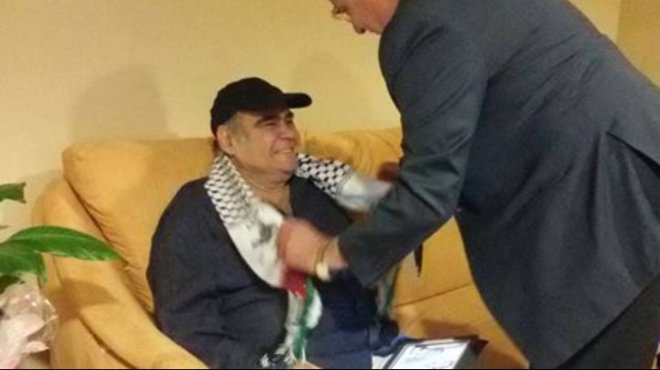 بالصور| وفد من السفارة الفلسطينية يزور سيد زيان بمسشفى 