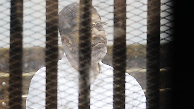 «مرسى» يتخلى عن عبارة «أنا الرئيس الشرعى» فى تحقيقات «وثائق الأمن القومى»
