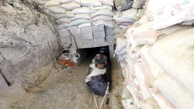  مصر تغلق أنفاقا على حدود غزة بضخ مياه الصرف الصحي فيها