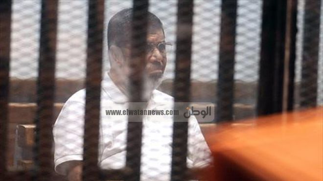 نجل مرسي يُخبر والده بأسماء من قدموا واجب العزاء في جده أثناء نظر 