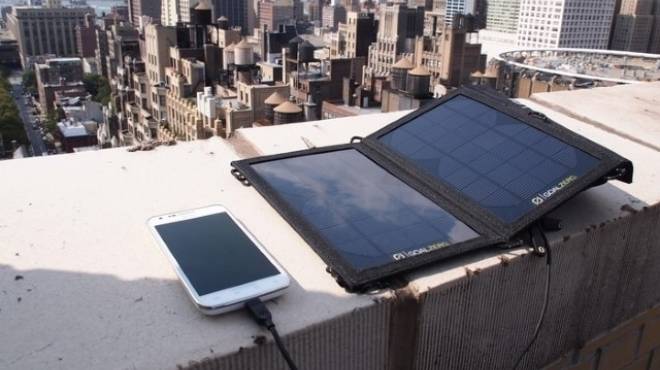 بالصور| ألواح شمسية لشحن الهواتف المحمولة